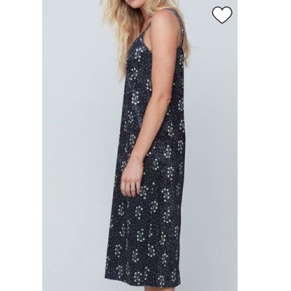 Knot Sisters Patsy Velvet Floral Dress - Picture 2 of 10